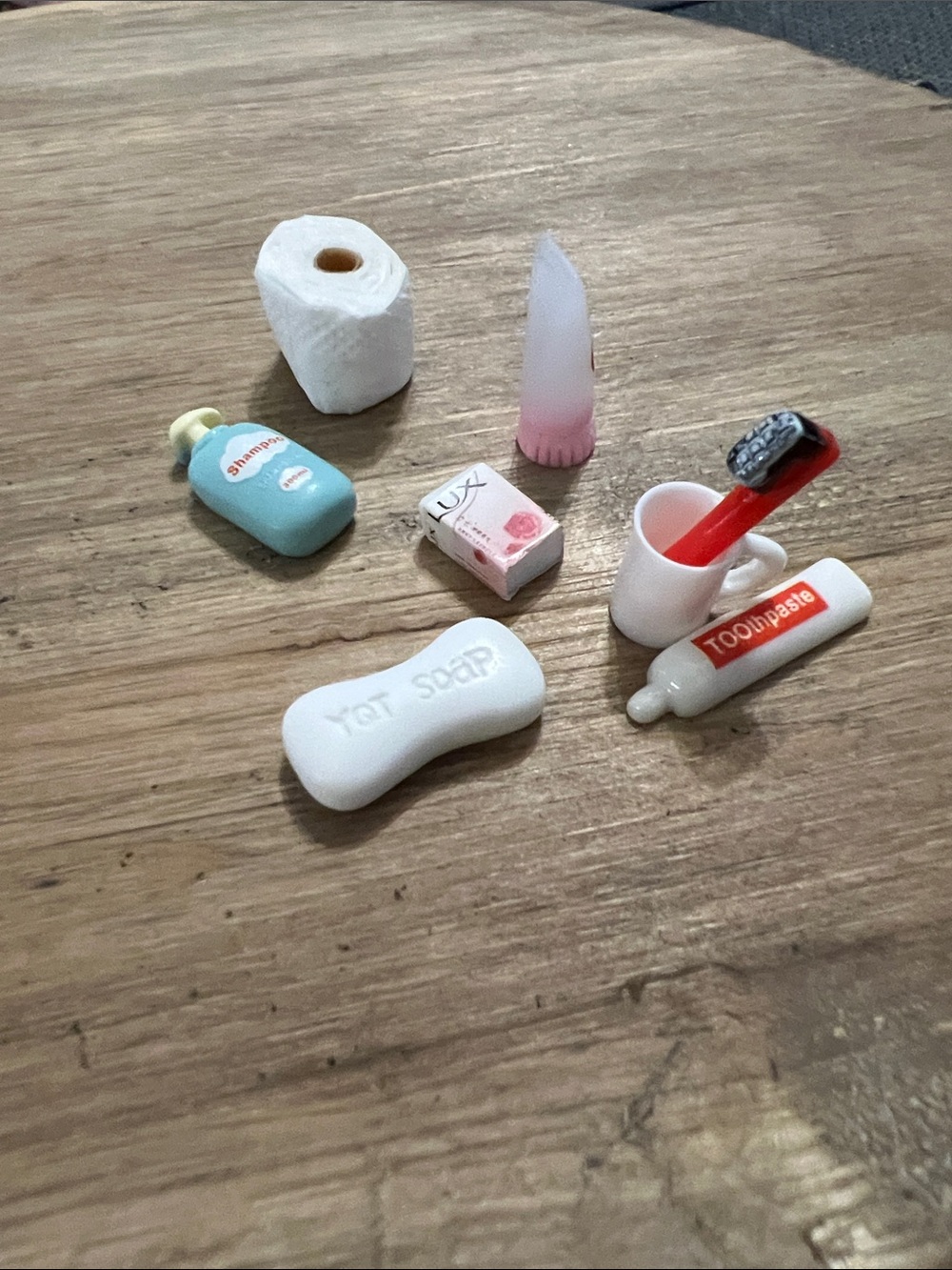 3/$18 Miniature Dollhouse Bathroom Accessories Set - Lot 2134 - Picture 3 of 4